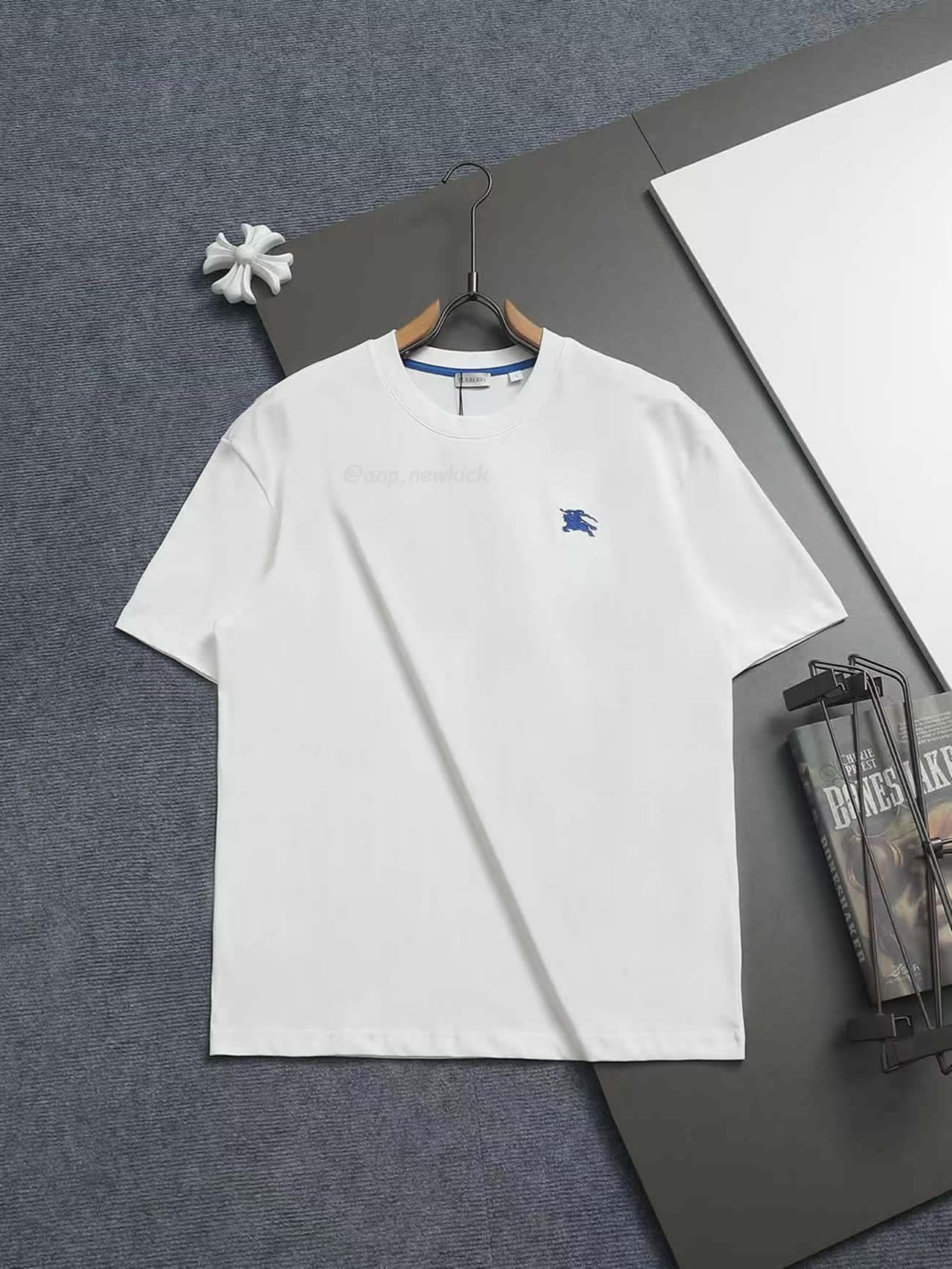 Burberry Equestrian Knight Detail Cotton T Shirt (4) - www.newkick.org